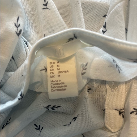 Hi, selling this breathtaking blouse for women in size M. - Picture 8 of 8